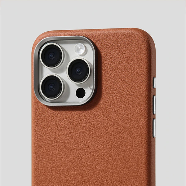 Luxury Business Leather Case for iPhone with Wireless Charging - detail close-up